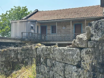 Moradia T0 para Venda em Castro Laboreiro e Lamas de Mouro