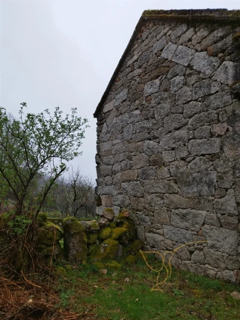 Moradia T0 para Venda em Castro Laboreiro e Lamas de Mouro