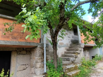 Moradia T0 para Venda em Castro Laboreiro e Lamas de Mouro
