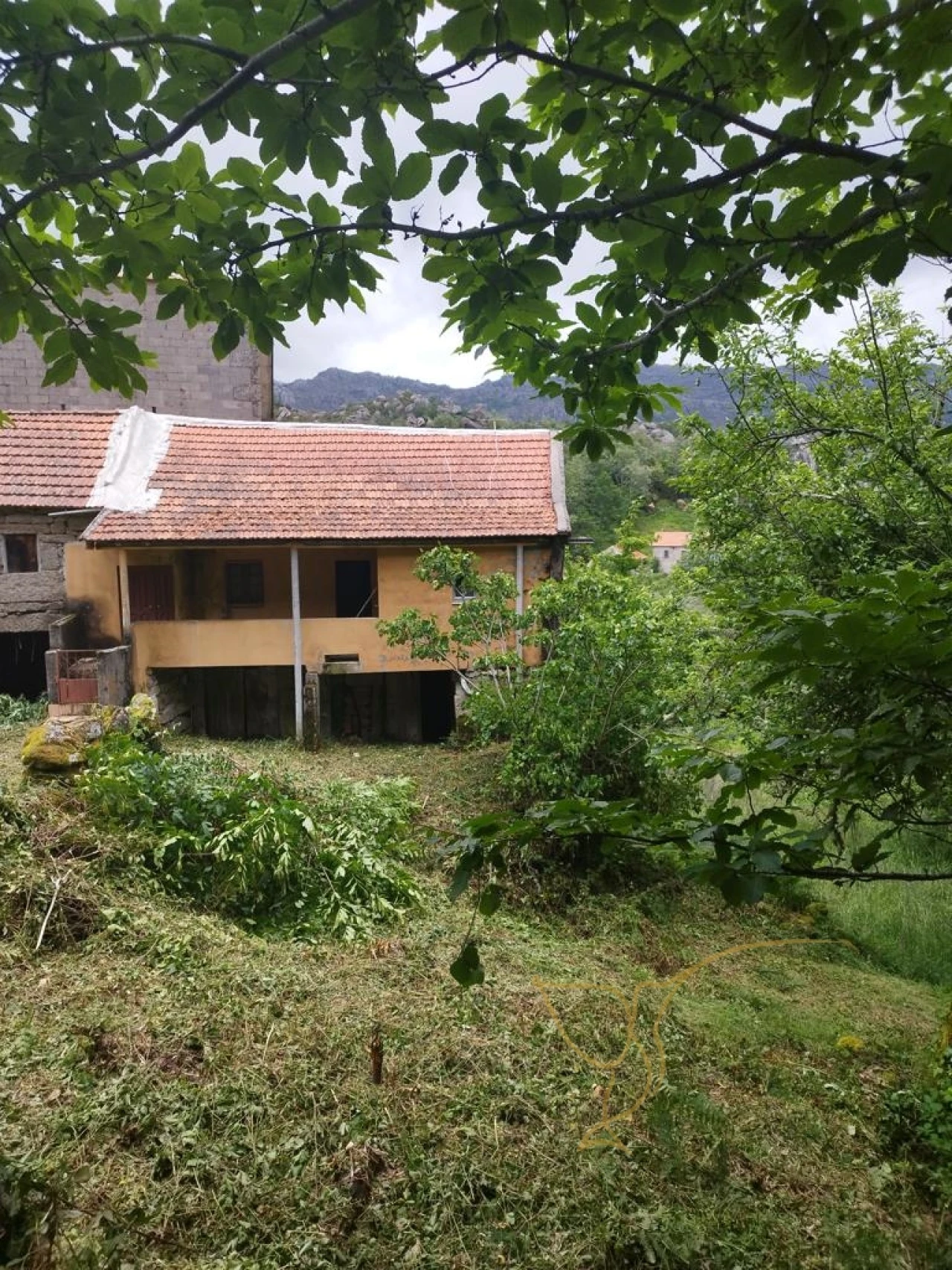 Moradia T0 para Venda em Castro Laboreiro e Lamas de Mouro Foto 1