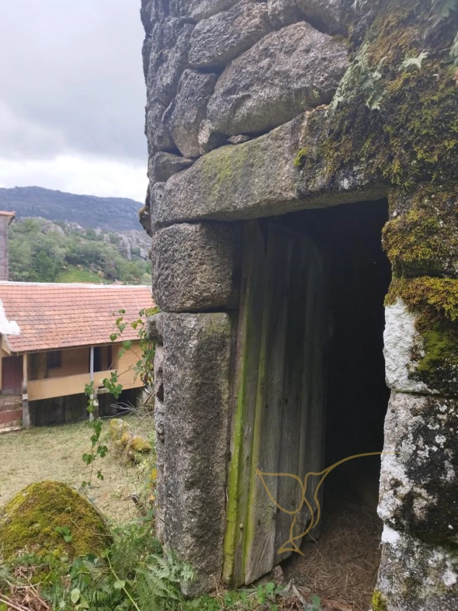 Moradia T0 para Venda em Castro Laboreiro e Lamas de Mouro Foto 3