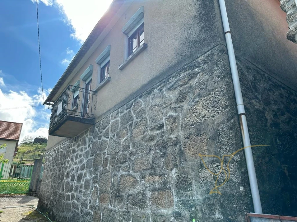 Moradia T0 para Venda em Castro Laboreiro e Lamas de Mouro Foto 1
