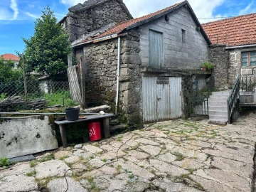 Moradia T0 para Venda em Castro Laboreiro e Lamas de Mouro