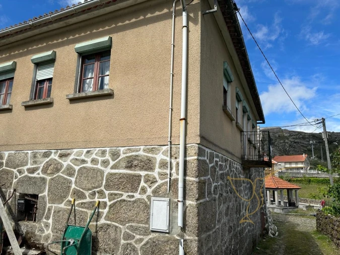 Moradia T0 para Venda em Castro Laboreiro e Lamas de Mouro Foto 3
