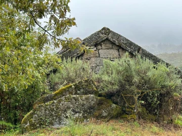 Moradia T3 para Venda em Castro Laboreiro e Lamas de Mouro