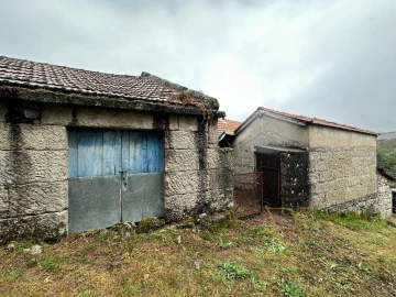 Moradia T3 para Venda em Castro Laboreiro e Lamas de Mouro