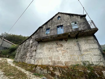 Moradia T3 para Venda em Castro Laboreiro e Lamas de Mouro