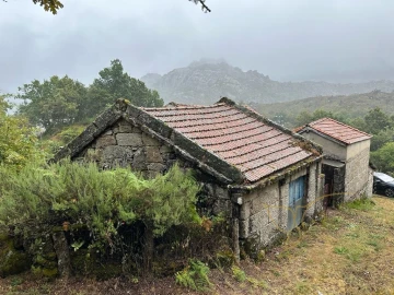 Moradia T3 para Venda em Castro Laboreiro e Lamas de Mouro