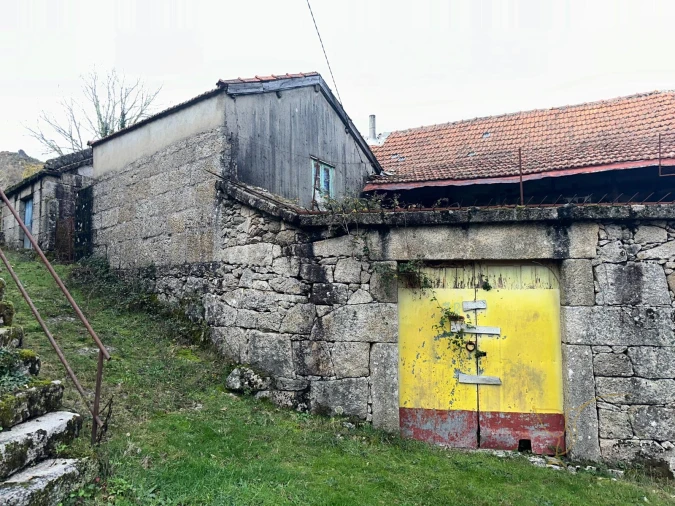 Moradia T3 para Venda em Castro Laboreiro e Lamas de Mouro Foto 3
