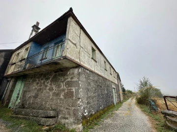 Moradia T4 para Venda em Castro Laboreiro e Lamas de Mouro