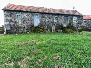 Moradia T4 para Venda em Castro Laboreiro e Lamas de Mouro