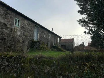 Moradia T4 para Venda em Castro Laboreiro e Lamas de Mouro