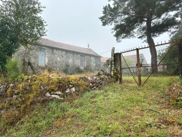 Moradia T4 para Venda em Castro Laboreiro e Lamas de Mouro