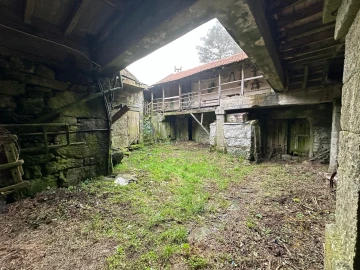 Moradia T4 para Venda em Castro Laboreiro e Lamas de Mouro