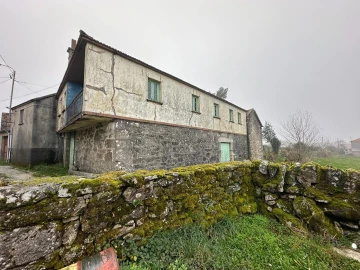 Moradia T4 para Venda em Castro Laboreiro e Lamas de Mouro