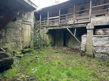 Moradia T4 para Venda em Castro Laboreiro e Lamas de Mouro