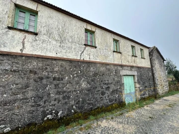 Moradia T4 para Venda em Castro Laboreiro e Lamas de Mouro