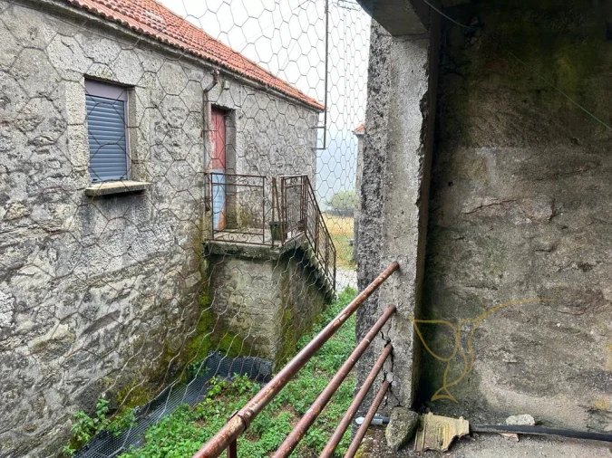 Moradia T0 para Venda em Castro Laboreiro e Lamas de Mouro Foto 2