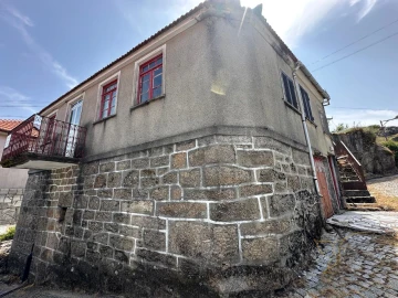 Moradia T0 para Venda em Castro Laboreiro e Lamas de Mouro