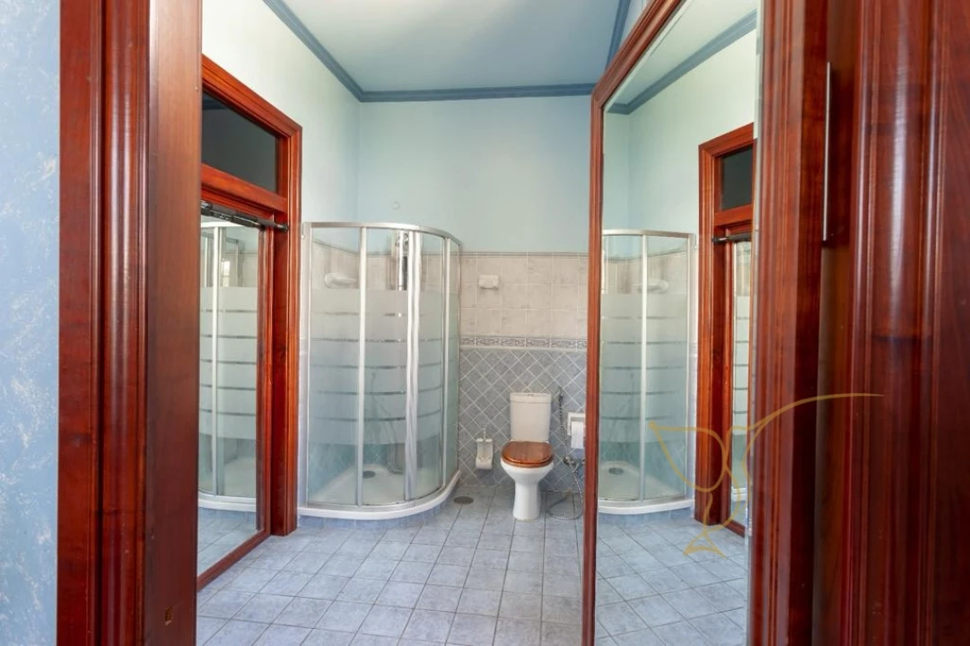 Moradia T5 para Venda em Cristoval Foto 38