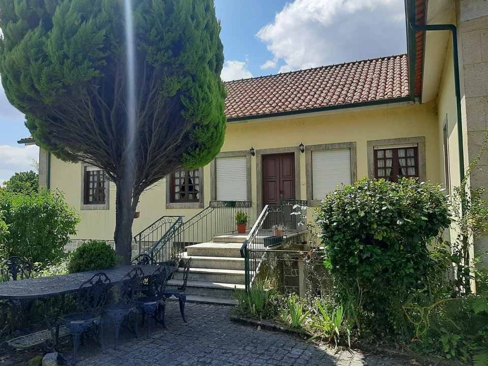 Moradia T7 para Venda em Mentrestido Foto 1