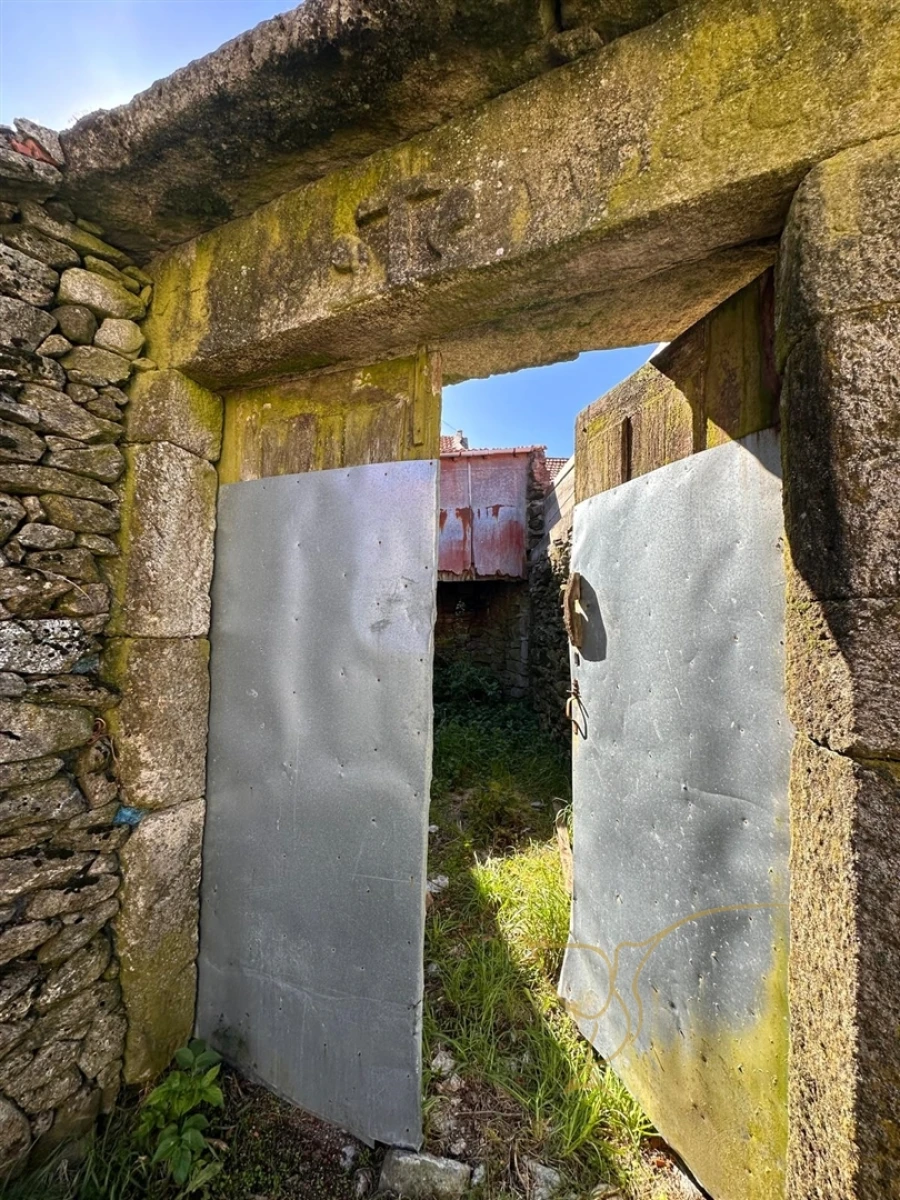 Moradia T0 para Venda em Castro Laboreiro e Lamas de Mouro Foto 3