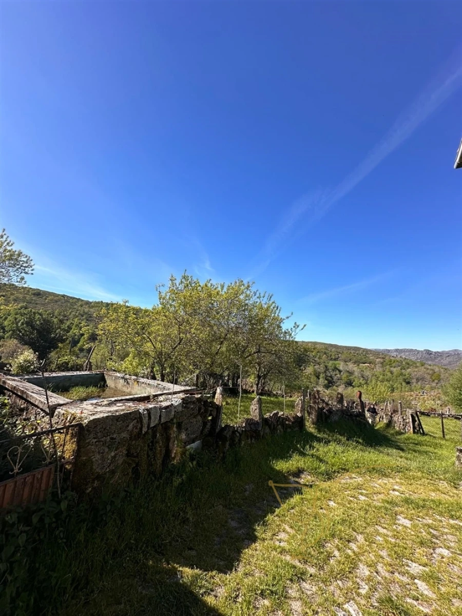 Moradia T0 para Venda em Castro Laboreiro e Lamas de Mouro Foto 11