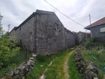 Moradia T0 para Venda em Castro Laboreiro e Lamas de Mouro