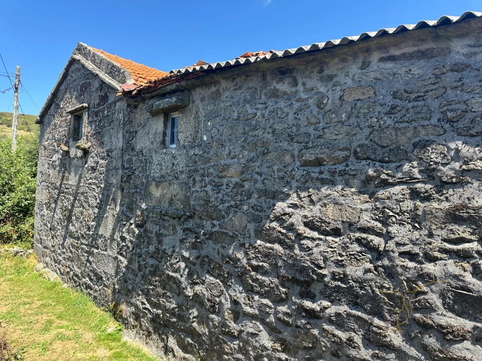 Moradia T0 para Venda em Castro Laboreiro e Lamas de Mouro Foto 3