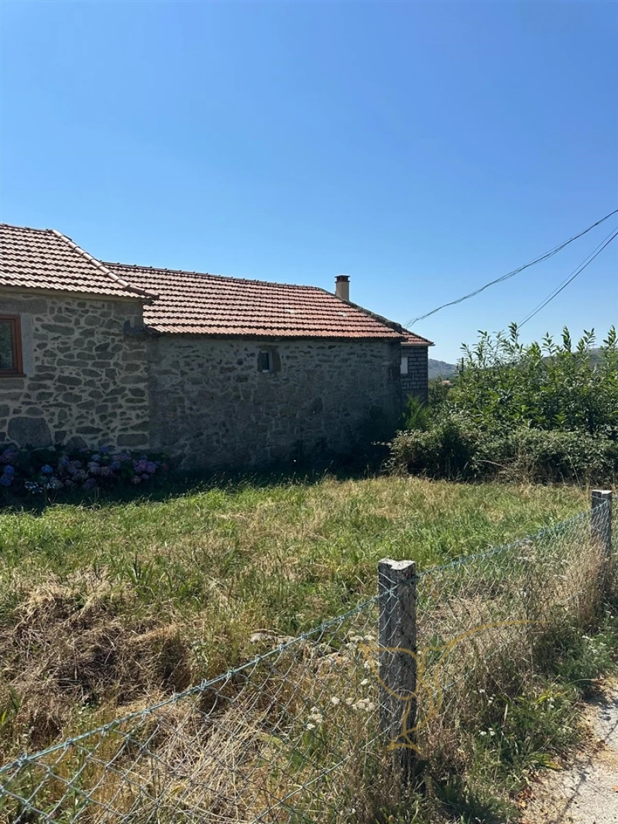 Moradia T0 para Venda em Castro Laboreiro e Lamas de Mouro Foto 9