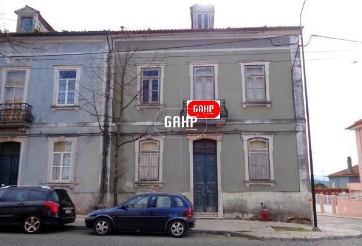 Moradia T7 para Venda em Santo Antonio dos Olivais