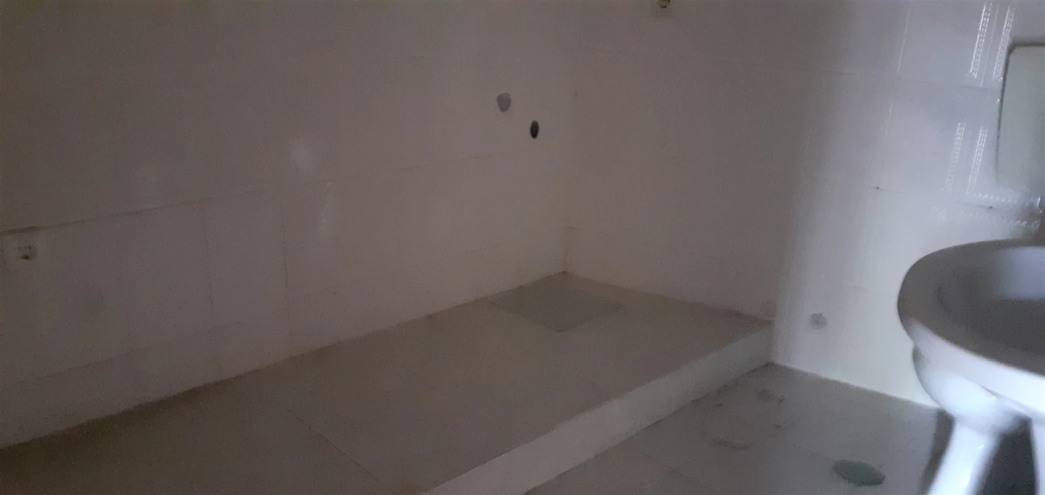 Moradia T1 para Venda em Candosa Foto 3