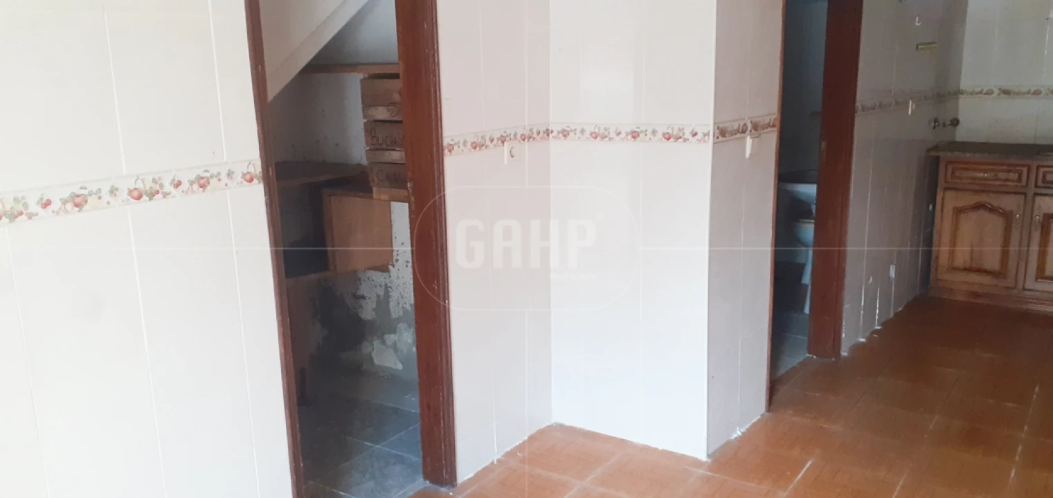 Moradia T1 para Venda em Candosa Foto 4