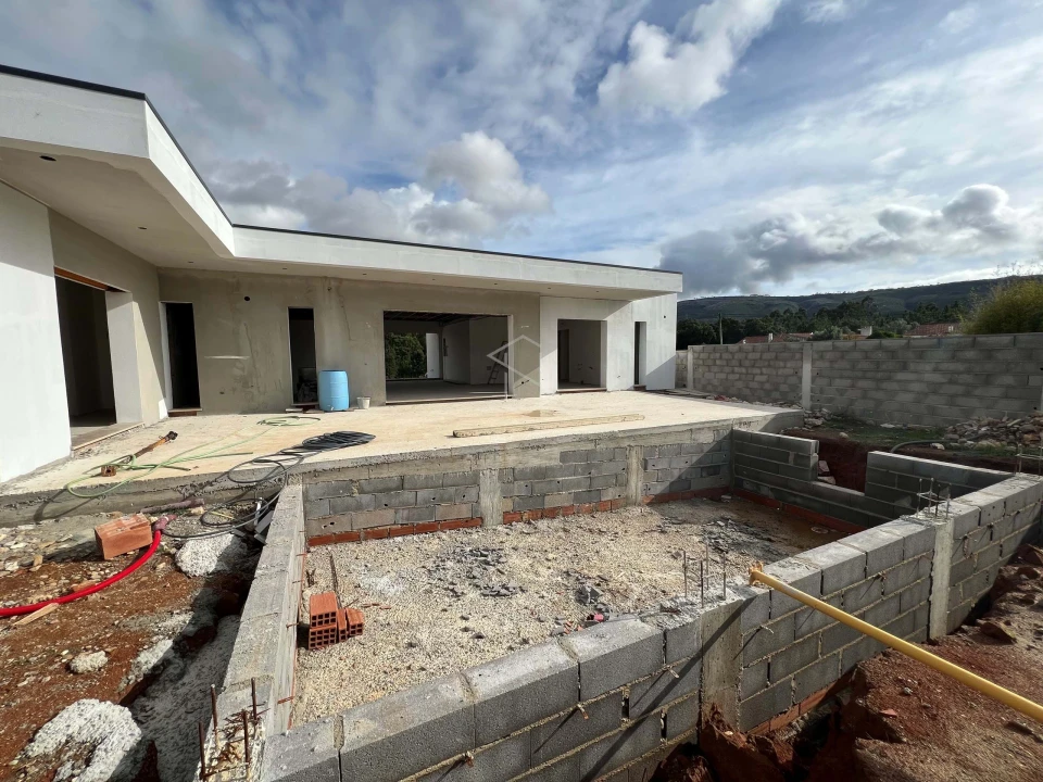 Moradia T3 para Venda em Aljubarrota Foto 4