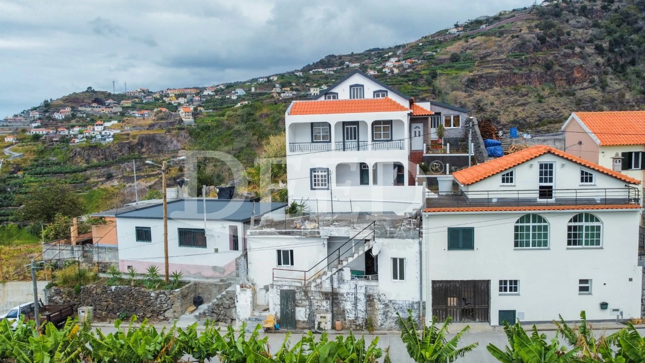 Moradia T3 para Venda em Ribeira Brava Foto 1