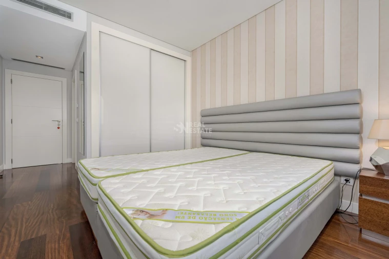 Apartamento T2 para Arrendamento em Funchal (Se) Foto 19