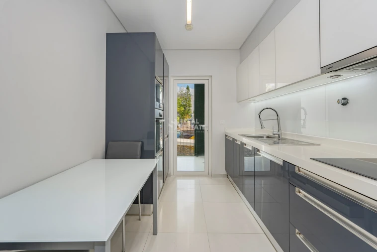 Apartamento T2 para Arrendamento em Funchal (Se) Foto 12