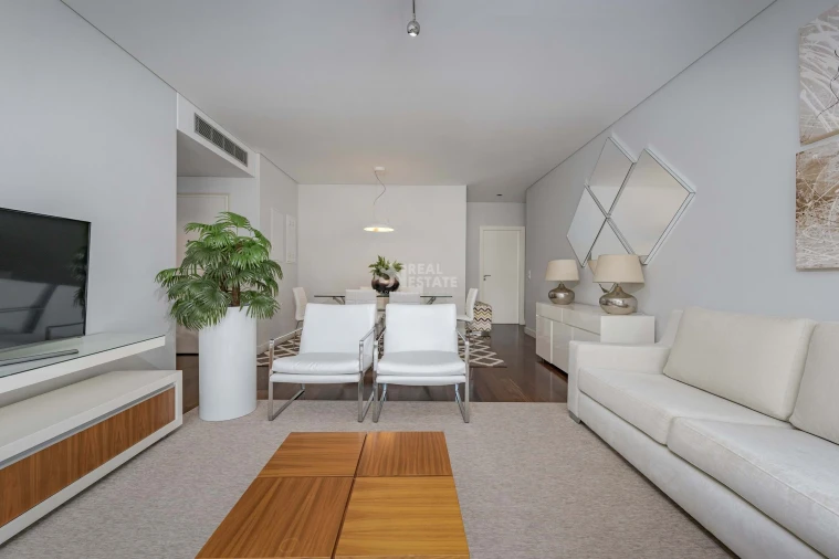 Apartamento T2 para Arrendamento em Funchal (Se) Foto 8