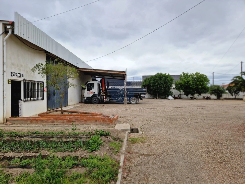 Moradia T4 para Venda em Vale de Santarem Foto 16