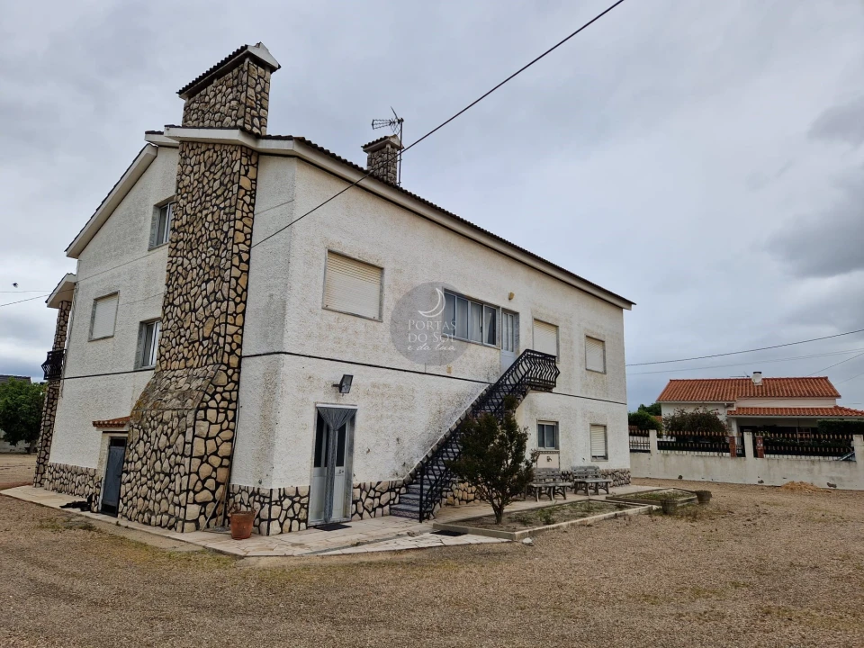 Moradia T4 para Venda em Vale de Santarem Foto 2