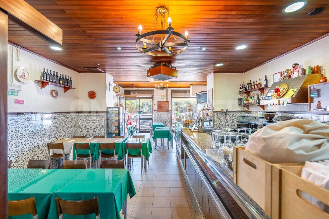 Negócio para Venda em Queluz e Belas Foto 1