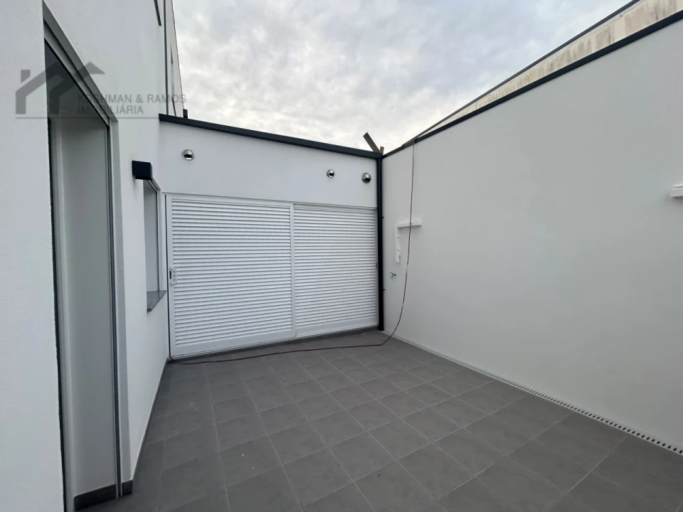 Moradia T3 para Venda em Campelos e Outeiro da Cabeça Foto 24