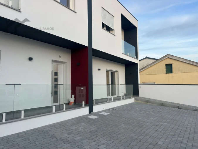 Moradia T3 para Venda em Campelos e Outeiro da Cabeça Foto 2