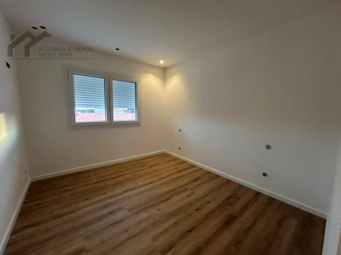 Moradia T3 para Venda em Campelos e Outeiro da Cabeça Foto 4