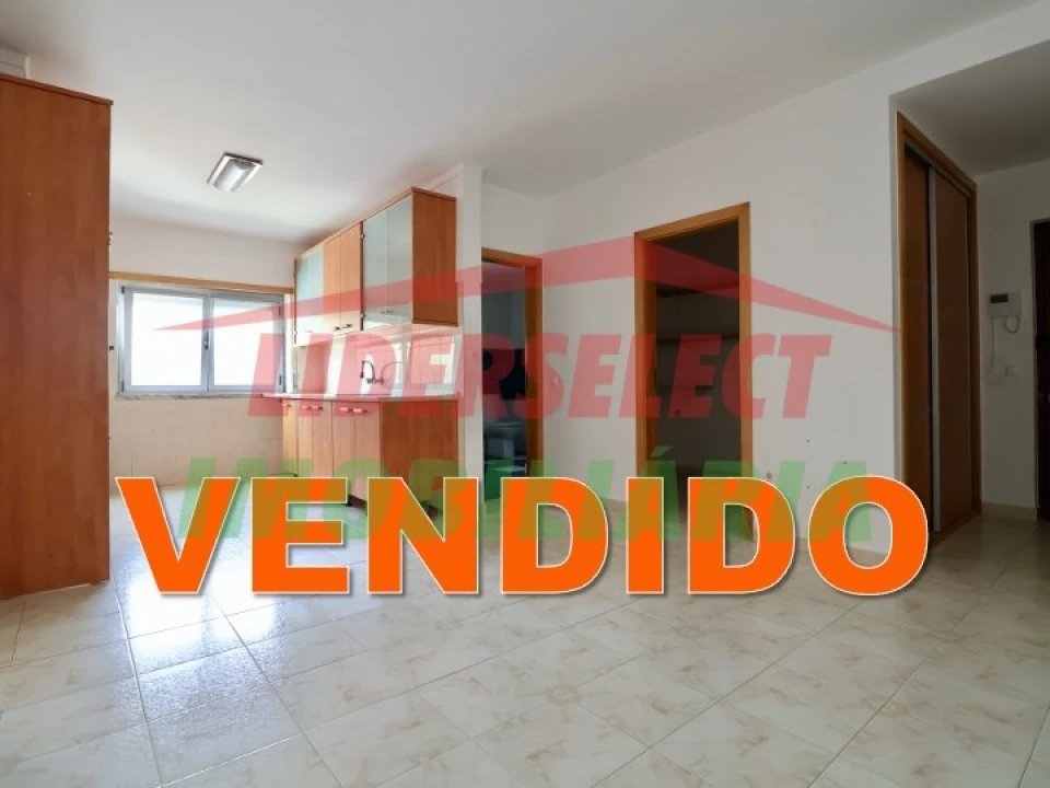 Apartamento T2 para Venda em A dos Cunhados e Maceira Foto 1