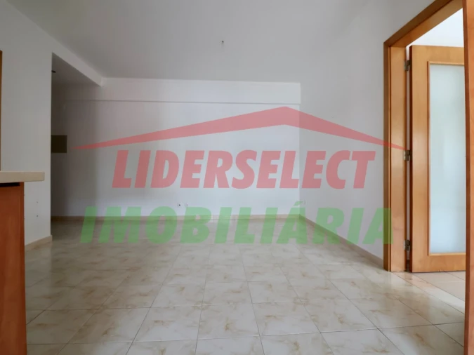 Apartamento T2 para Venda em A dos Cunhados e Maceira Foto 2