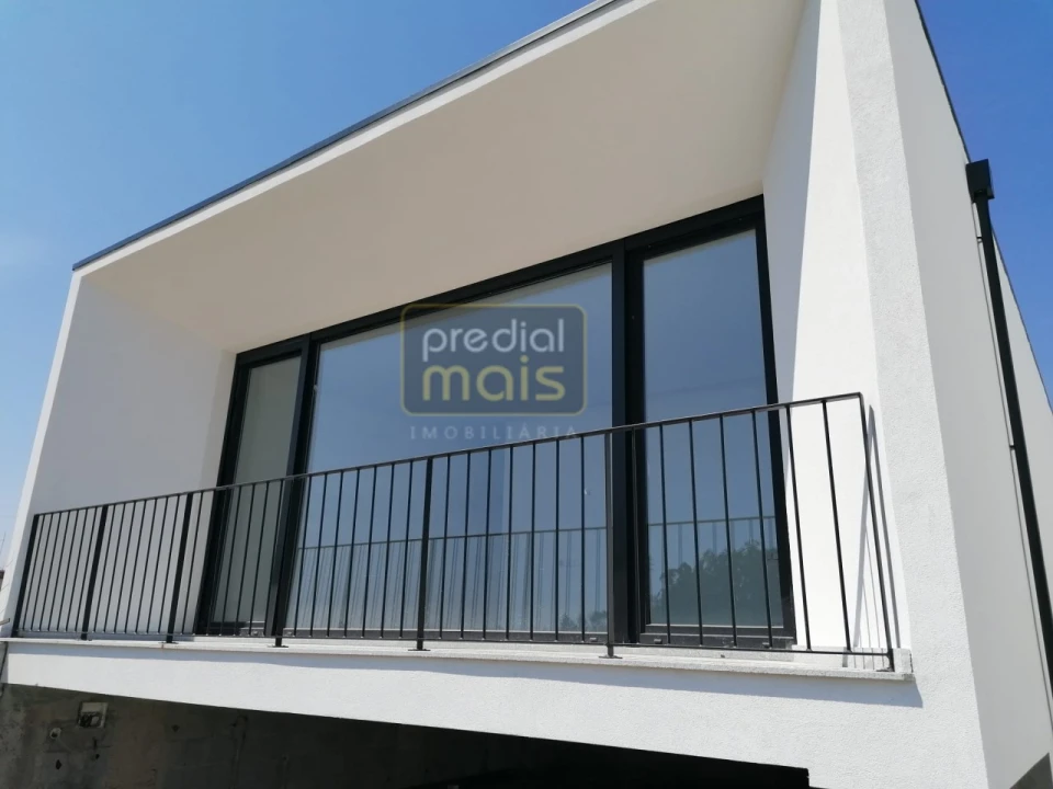 Moradia T3 para Venda em Castelões Foto 6