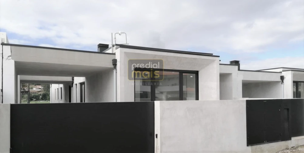 Moradia T3 para Venda em Castelões Foto 1