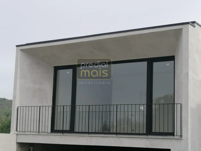 Moradia T3 para Venda em Castelões Foto 4