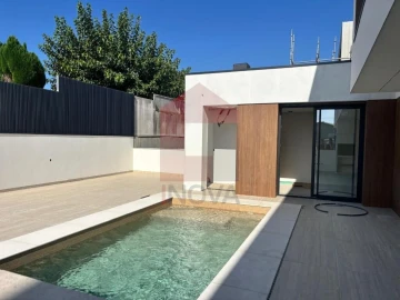 Moradia T4 para Venda em Turiz